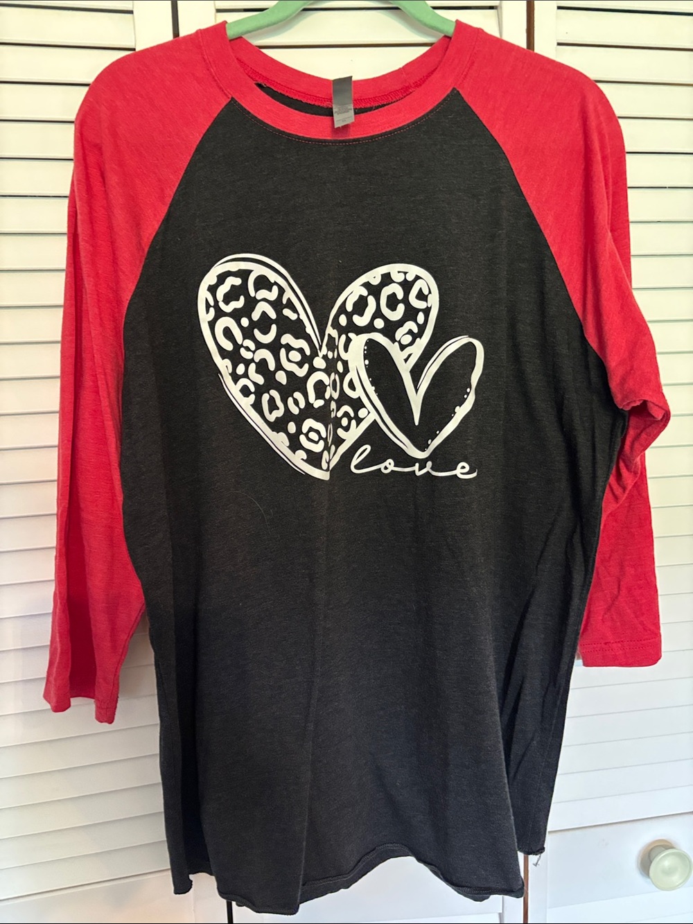 Women’s Raglan Heart Graphic Tee - Charcoal & Red